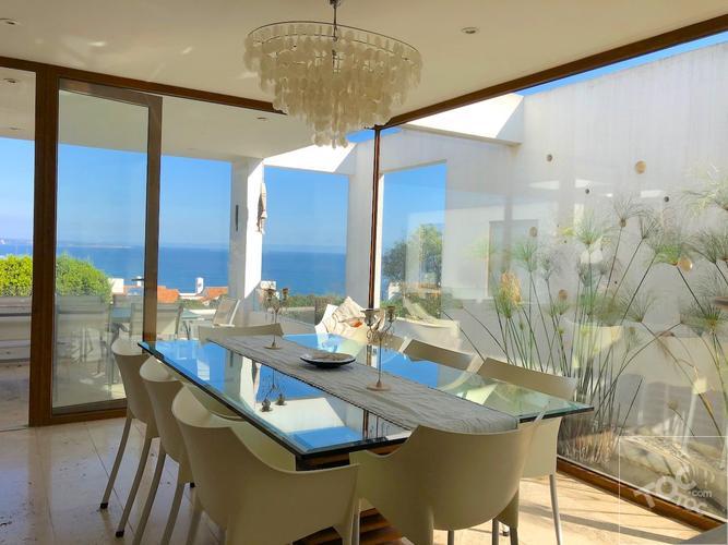 Moderna casa en condominio con preciosa vista