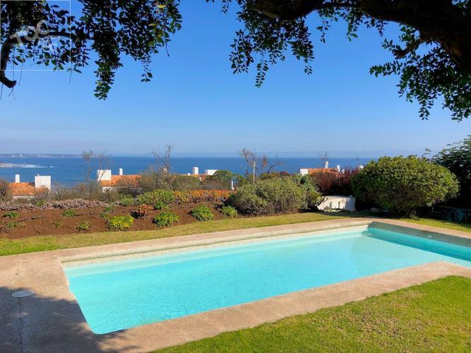 Moderna casa en condominio con preciosa vista