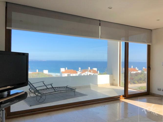 Moderna casa en condominio con preciosa vista