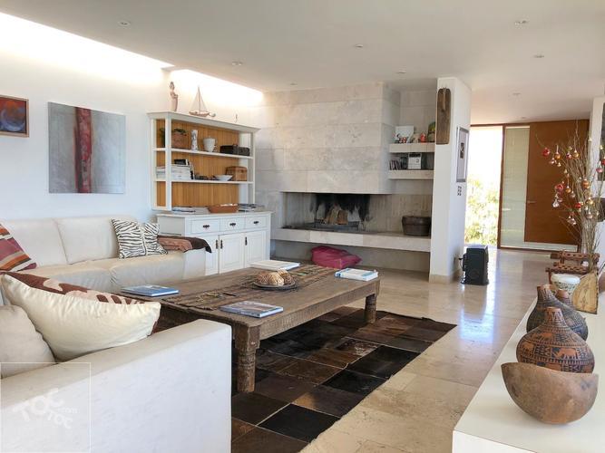 Moderna casa en condominio con preciosa vista