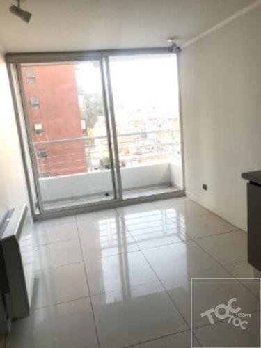 1 Habitación y 1 Baño Sara Del Campo 535 Metro Santa Lucia