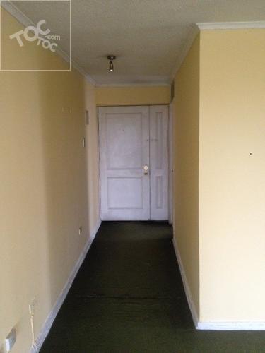 Arriendo departamento, tres dormitorios, dos baños, estacionamiento.