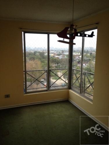 Arriendo departamento, tres dormitorios, dos baños, estacionamiento.