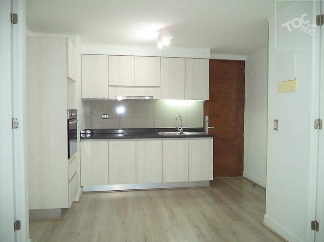 ARRIENDO METRO SANTA LUCIA / SANTA ROSA / TARAPACA