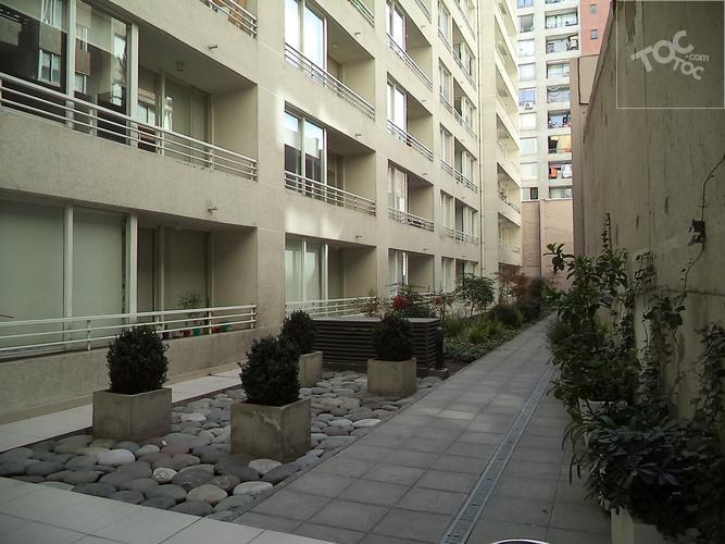 ARRIENDO METRO SANTA LUCIA / CARMEN / MARIN