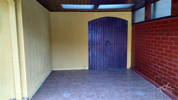 Gran casa de 161m² en Huertos Familiares frente a supermercado.