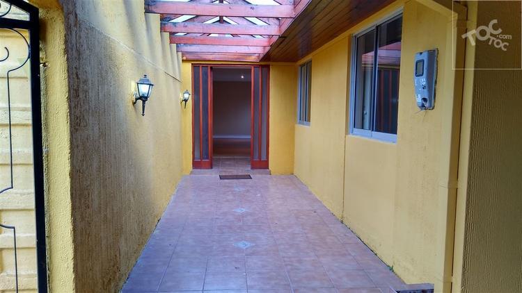 Gran casa de 161m² en Huertos Familiares frente a supermercado.