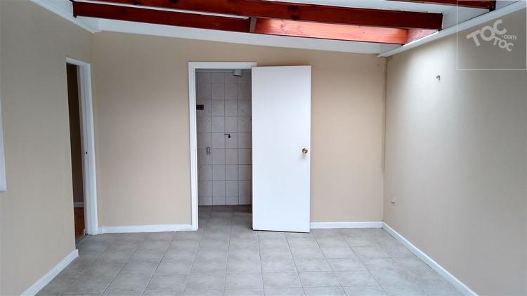Gran casa de 161m² en Huertos Familiares frente a supermercado.