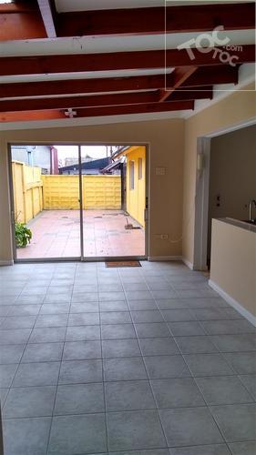 Gran casa de 161m² en Huertos Familiares frente a supermercado.