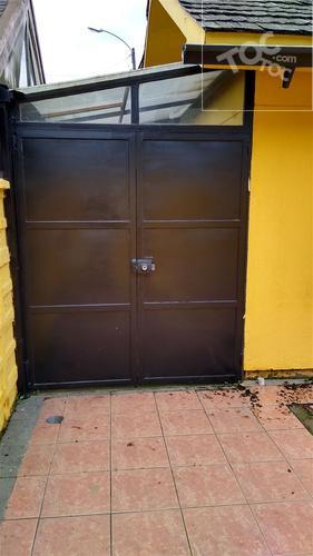 Gran casa de 161m² en Huertos Familiares frente a supermercado.