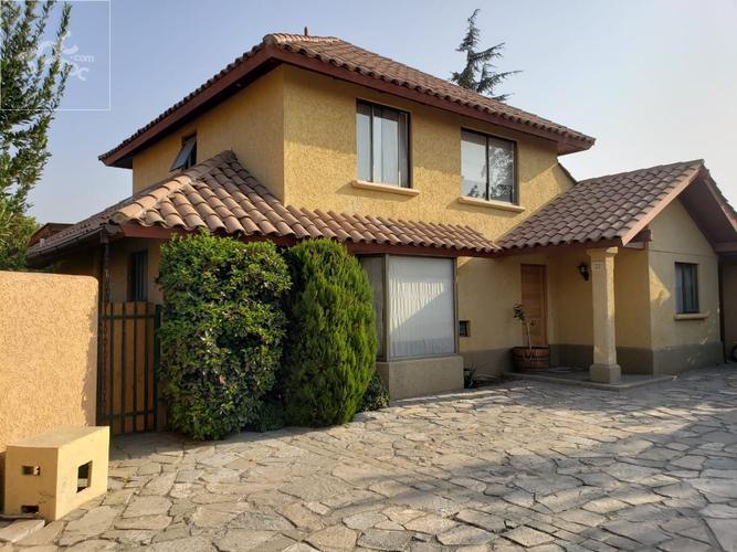 Hermosa casa en Ayres de Chicureo