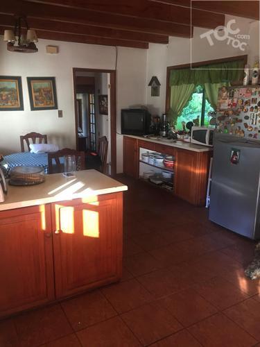 Casa 250 m2, 7 dormitorios, terreno 3.000 m2, Villarrica