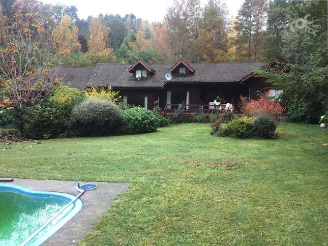 Casa 250 m2, 7 dormitorios, terreno 3.000 m2, Villarrica