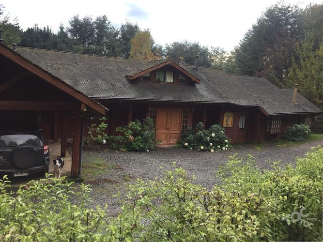 Casa 250 m2, 7 dormitorios, terreno 3.000 m2, Villarrica