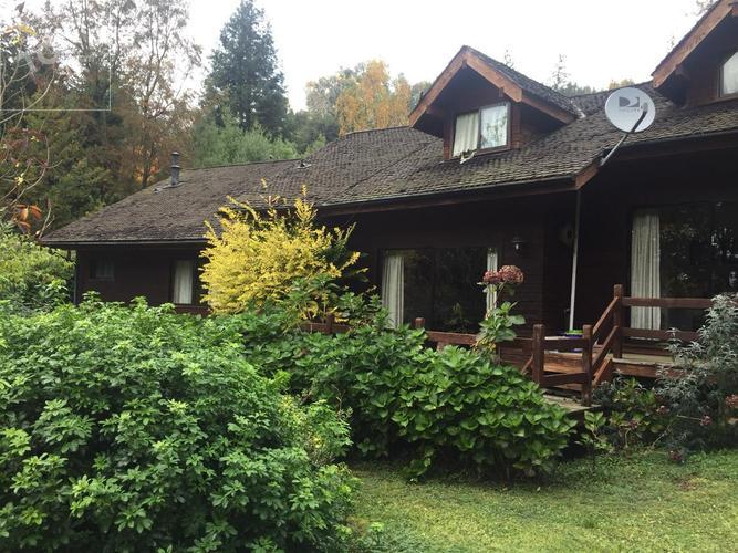 Casa 250 m2, 7 dormitorios, terreno 3.000 m2, Villarrica