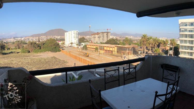 Departamento amplio avenida del mar UF 2.500
