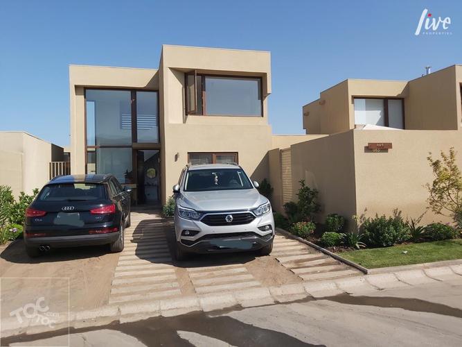 Vendo Casa en condominio Peumayen Chicureo, No perimetral