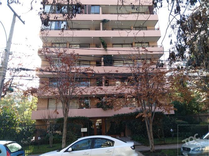 Las Violetas 2246 depto 705, entre lyon y suecia