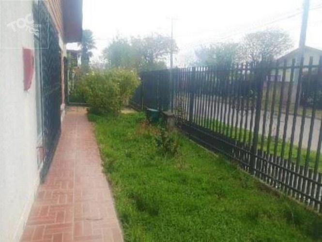 Amplia Casa con excelente ubicación.