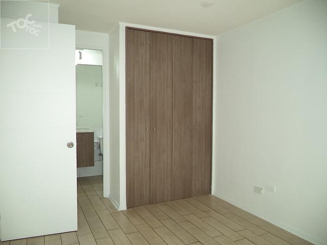 ARRIENDO METRO SANTA LUCIA / CARMEN / MARIN