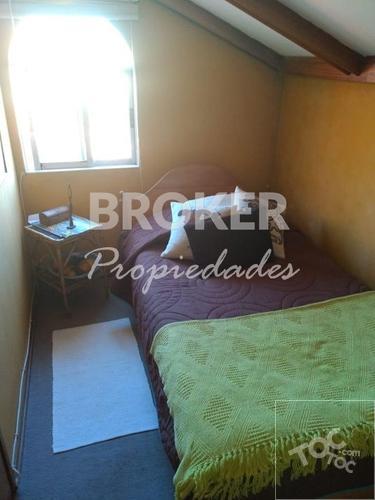 BROKER VENDE CASA CONDOMINIO CAMINO DEL ALTO
