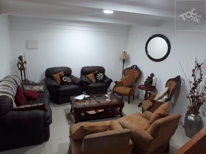 Venta Casa Grande en Macul