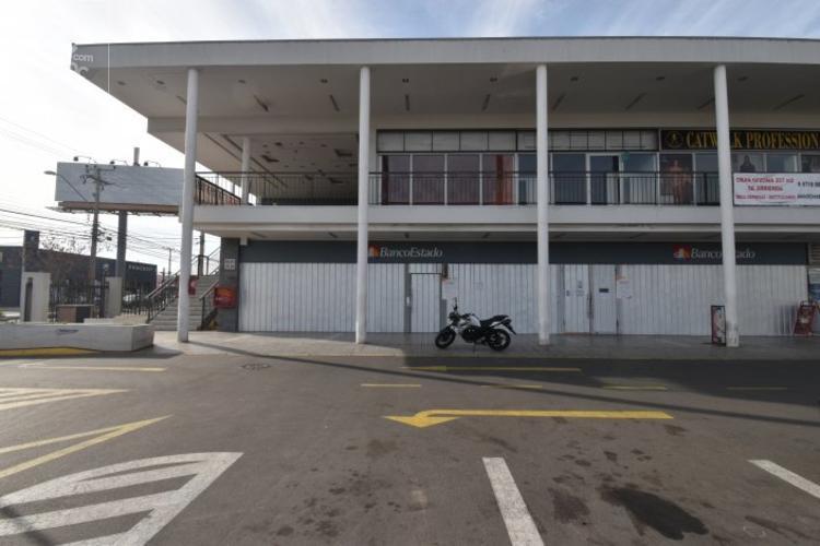 Local comercial Strep center balmaceda
