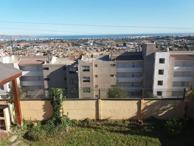 Amplia casa 5 dormitorios, gran vista hacia el mar, Sector San Joaquín