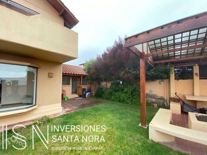 Amplia casa 5 dormitorios, gran vista hacia el mar, Sector San Joaquín