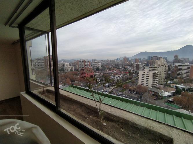 SE ARRIENDA AMPLIO DEPTO. 4D/4B + 2 ESTAC. – MANQUEHUE/COLON