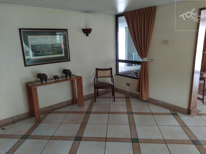 SE ARRIENDA AMPLIO DEPTO. 4D/4B + 2 ESTAC. – MANQUEHUE/COLON