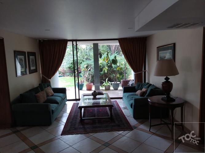 SE ARRIENDA AMPLIO DEPTO. 4D/4B + 2 ESTAC. – MANQUEHUE/COLON