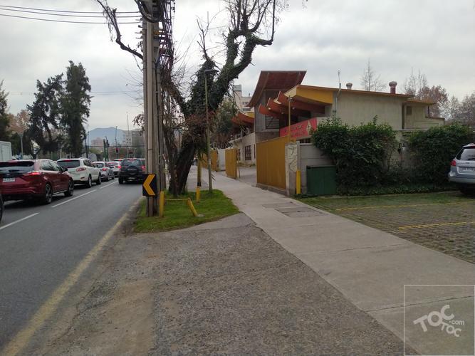 SE ARRIENDA AMPLIO DEPTO. 4D/4B + 2 ESTAC. – MANQUEHUE/COLON