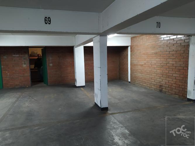 SE ARRIENDA AMPLIO DEPTO. 4D/4B + 2 ESTAC. – MANQUEHUE/COLON