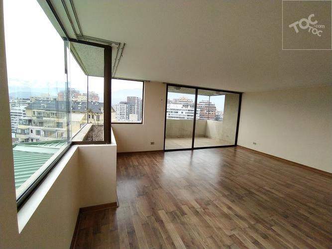 SE ARRIENDA AMPLIO DEPTO. 4D/4B + 2 ESTAC. – MANQUEHUE/COLON