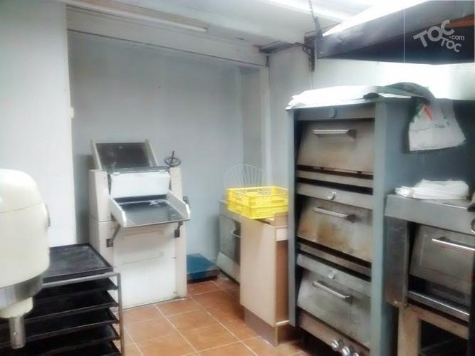 CASA Y LOCAL DE COMIDA