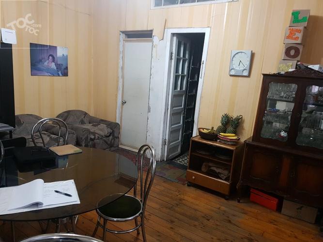 Venta de Casa esquina en venta, pje. Cerrado Santiago