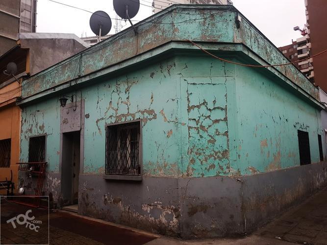 Venta de Casa esquina en venta, pje. Cerrado Santiago