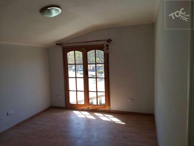 Casa de 2 pisos en Lia Aguirre