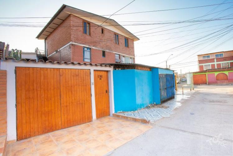 CASA DE TRES PISOS EN VENTA EN CONJUNTO HABITACIONAL SOCOROMA