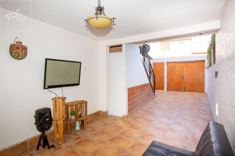 CASA DE TRES PISOS EN VENTA EN CONJUNTO HABITACIONAL SOCOROMA