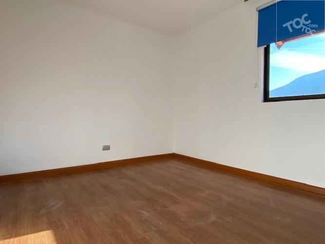 ESTILO CHILENA, PISCINA Y QUINCHO, LUMINOSOS Y AMPLIOS ESPACIOS INTERIORES Y EXTERIORES