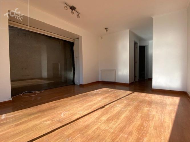 ESTILO CHILENA, PISCINA Y QUINCHO, LUMINOSOS Y AMPLIOS ESPACIOS INTERIORES Y EXTERIORES