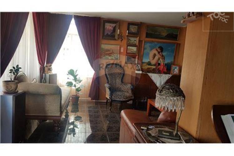CASA AMPLIA, en muy buen estado de conservación.