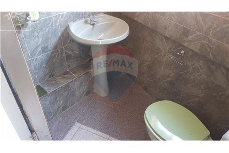 CASA AMPLIA, en muy buen estado de conservación.