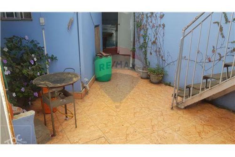 CASA AMPLIA, en muy buen estado de conservación.