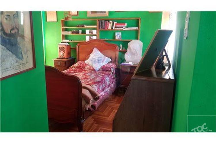 CASA AMPLIA, en muy buen estado de conservación.