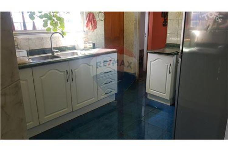 CASA AMPLIA, en muy buen estado de conservación.