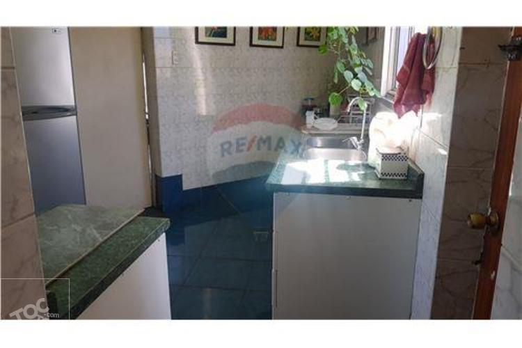 CASA AMPLIA, en muy buen estado de conservación.