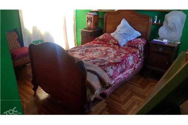 CASA AMPLIA, en muy buen estado de conservación.